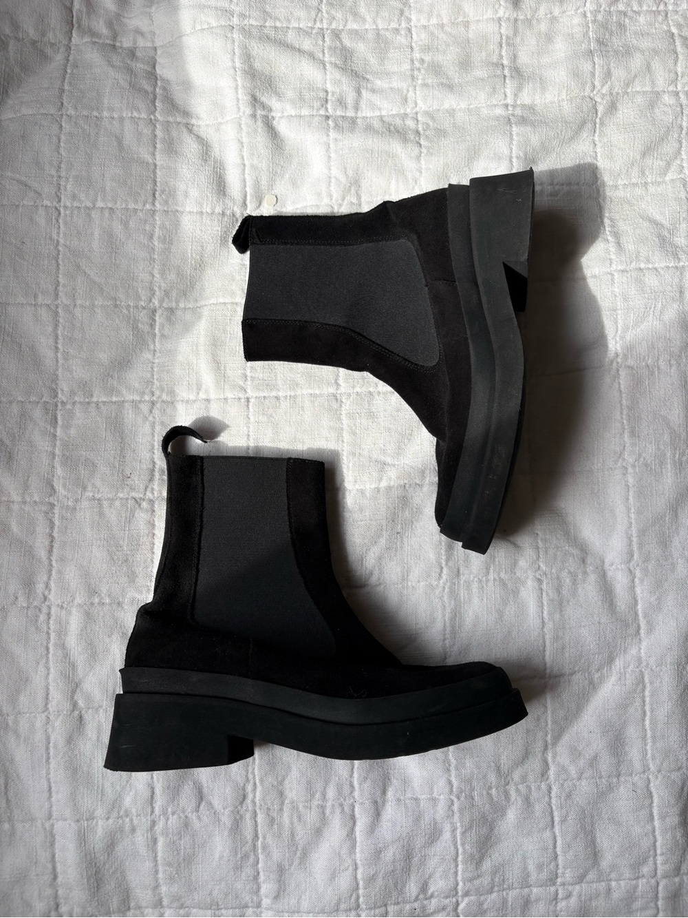 Andre Assous Black Chelsea Suede Platform Lightweight Ankle Boots Women’s 37